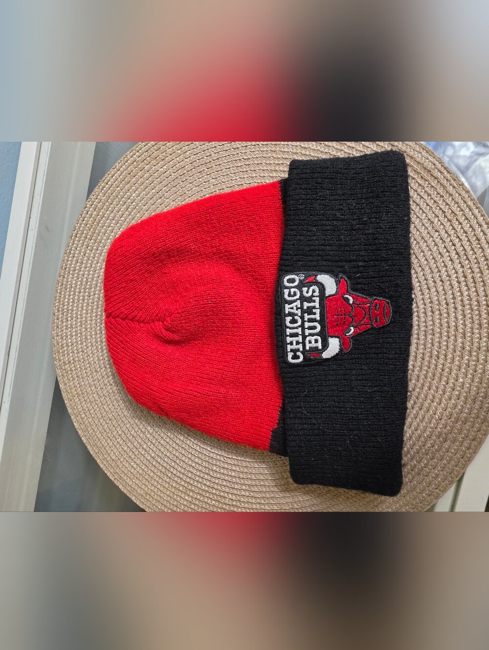 Chicago Bulls Red & Black Knit Beanie - Team Logo Cuff